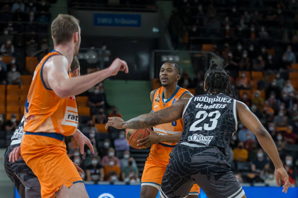 田径——世界田联室内巡回赛：徐惠琴获女子撑杆跳高第六名.