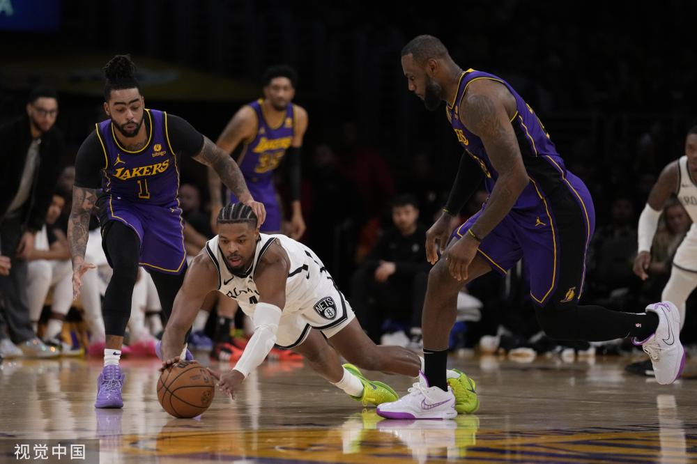 而同一年 而同一年