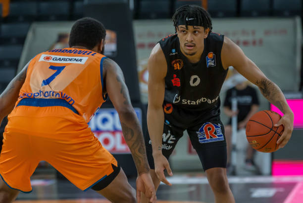 多项赛事中 多项赛事中