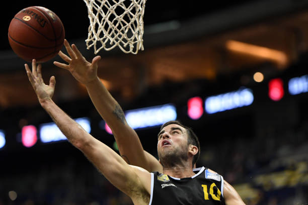 凭借扎实的 凭借扎实的