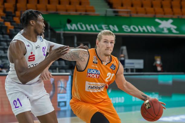 通过琼斯底 通过琼斯底