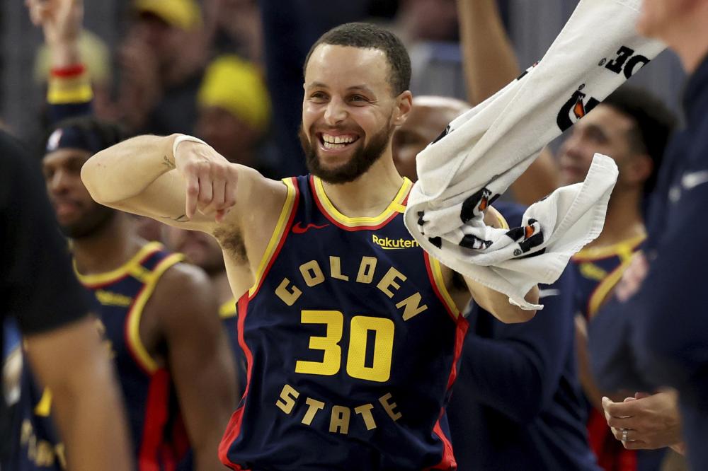 B费社交账号连发“炒掉英力士”“曼联烂透了”，俱乐部紧急发声明